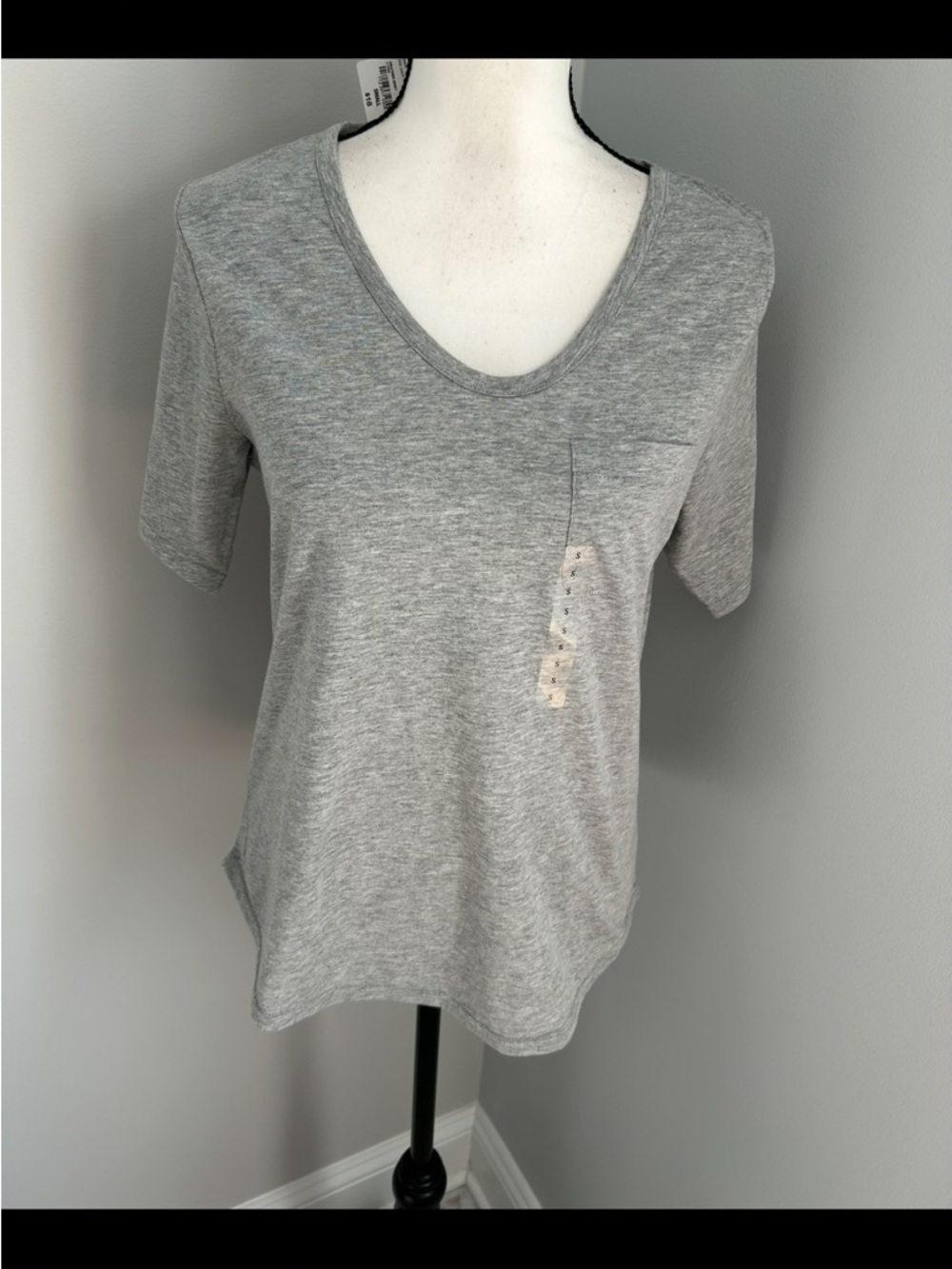 jcpenney Light Gray V-Neck Short Sleeve Pocket Tee Sz small